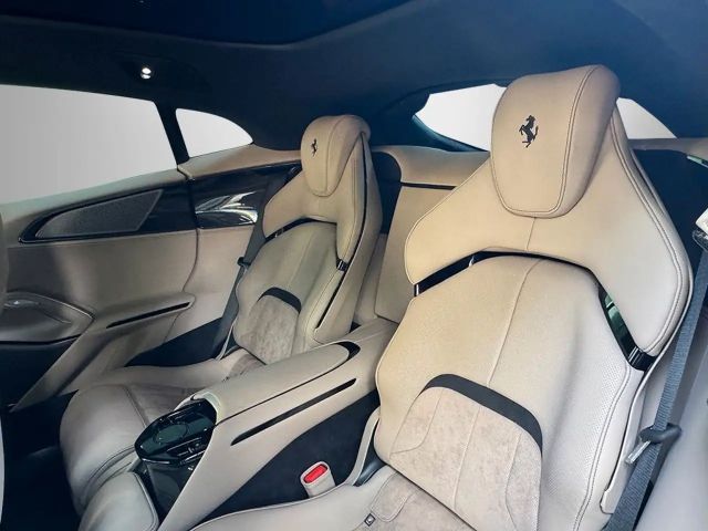 Ferrari Purosangue Celeste Met. - Panorama -Massage Sitze vorn