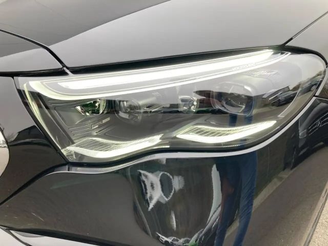 Mercedes-Benz E 200 AMG Line Sedan