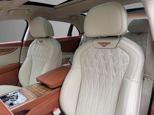 Bentley Flying Spur Hybrid V8