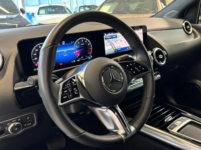 Mercedes-Benz B 200 Progressive Sedan