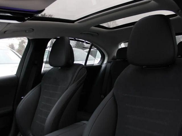 Mercedes-Benz C 200 AMG Line Sedan