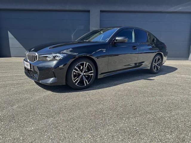 BMW 318 318i M-Sport Sedan