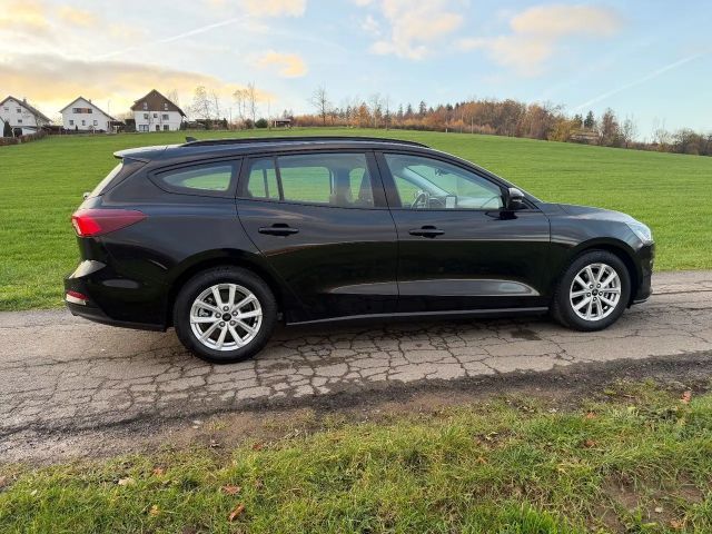 Ford Focus Cool & Connect Wagon