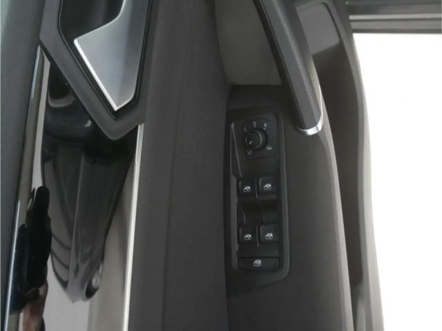 Volkswagen Touran 1.5 TSI DSG R-Line