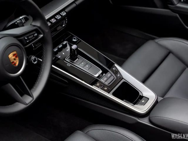 Porsche 992 4 Cabrio Targa