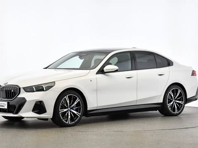 BMW i5 Sedan