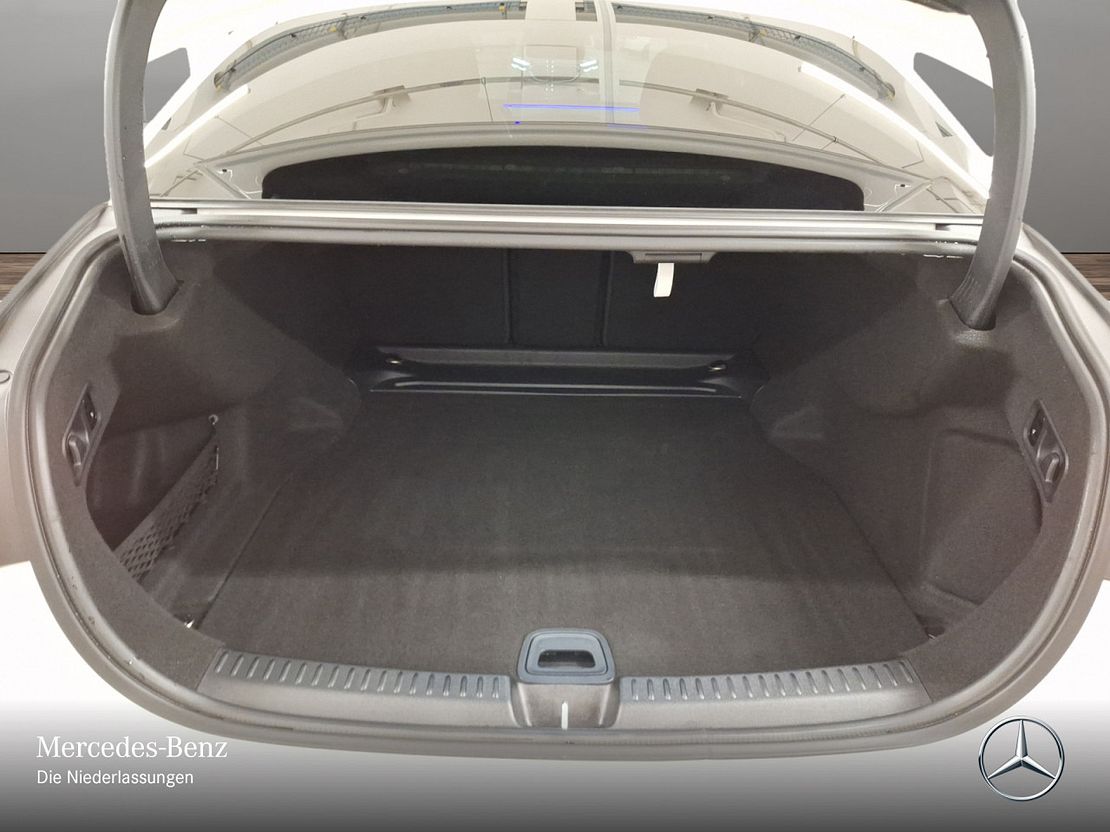 Mercedes-Benz E 200 AMG Line Sedan