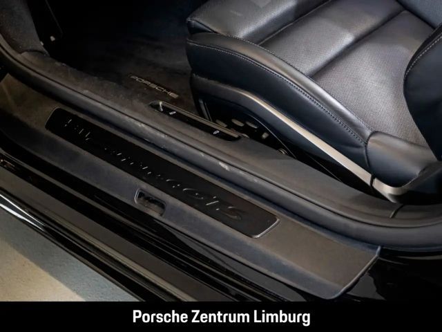 Porsche 992 4 Cabrio Carrera GTS