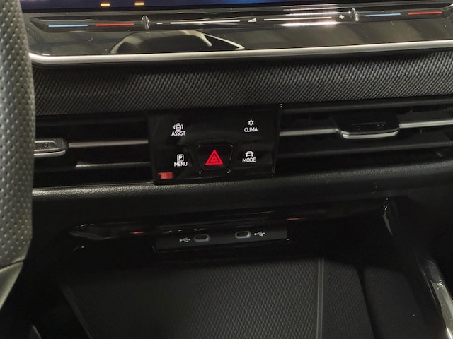 Volkswagen Golf 1.5 eTSI DSG R-Line