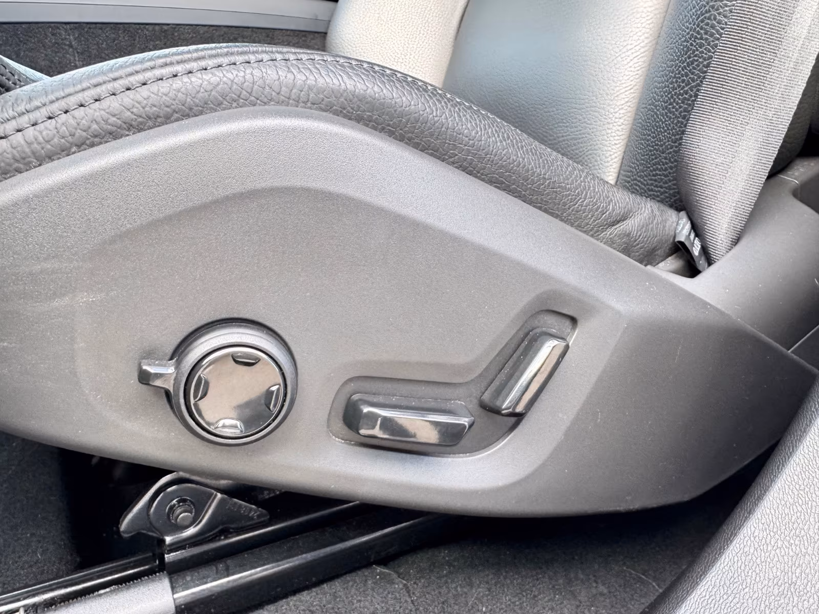 Volvo XC60 AWD Dark Plus T8