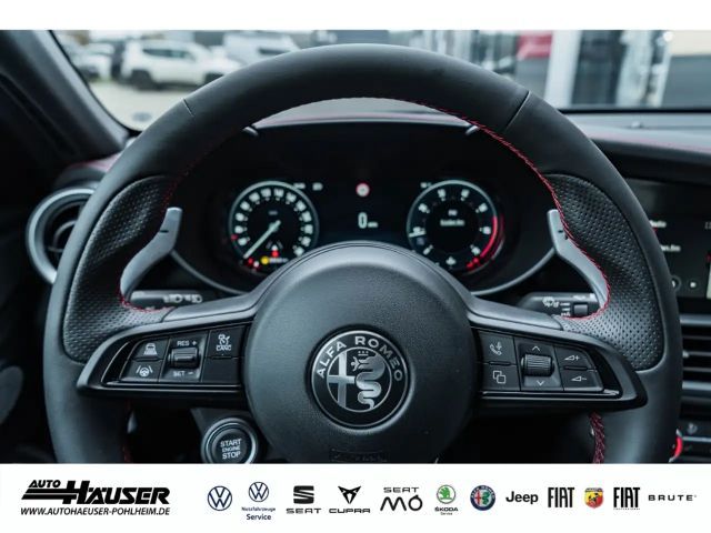 Alfa Romeo Giulia AT8 Q4 Turbo