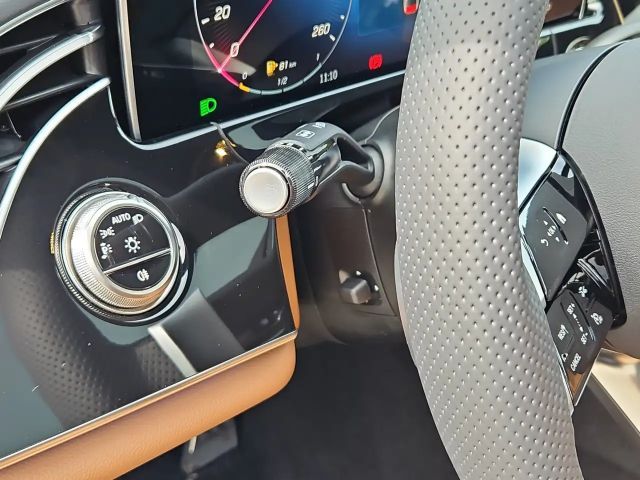 Mercedes-Benz E 200 AMG Line Premium Sedan