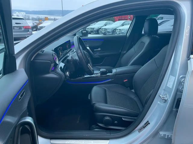 Mercedes-Benz A 180 Hatchback Progressive