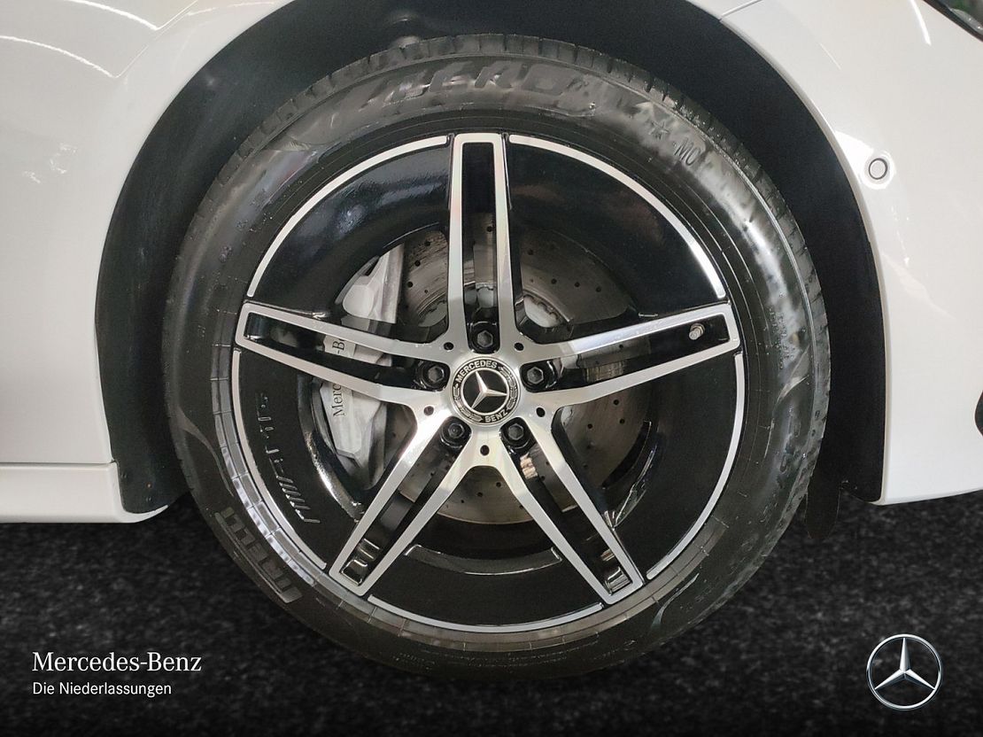 Mercedes-Benz E 220 AMG Line E 220 d Sedan