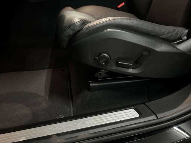 Volvo XC60 Dark Plus