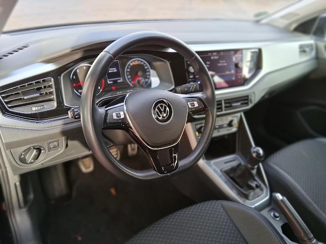 Volkswagen Polo Polo 1.0     CL   BT070 TSIM5F