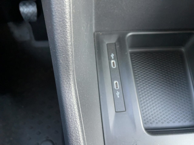 Volkswagen Caddy DAB+AHK+PDC