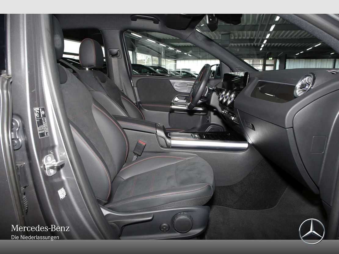 Mercedes-Benz B 200 AMG Line Sedan