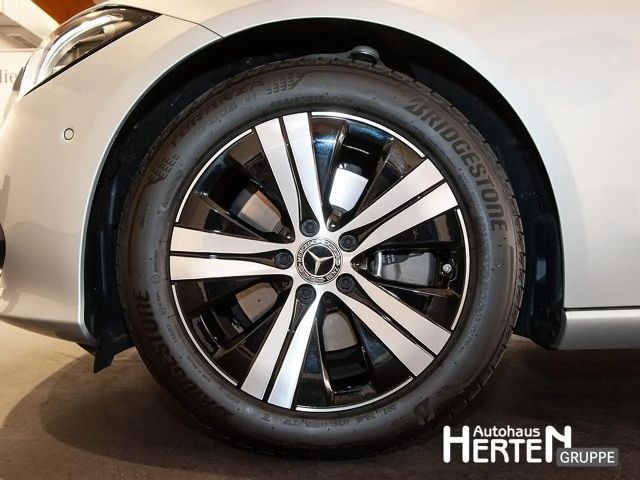 Mercedes-Benz C 200 AVANTGARDE Sedan