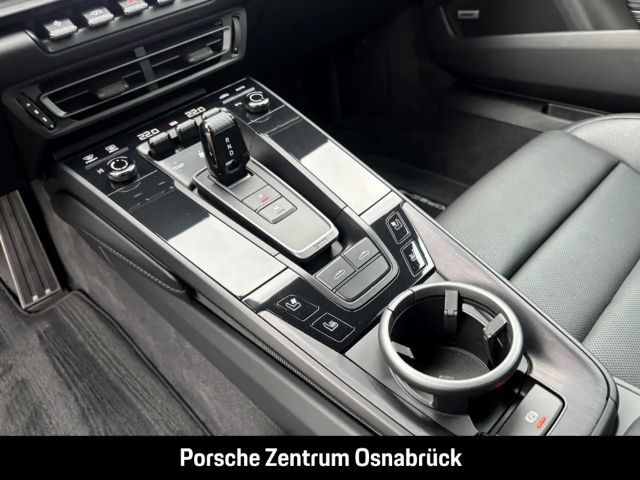 Porsche 992 4 Coupé GTS Targa