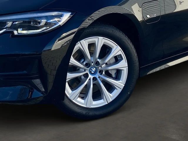 BMW 330 330e Advantage pakket Touring