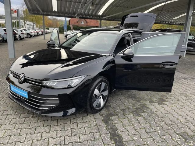 Volkswagen Passat 1.5 eTSI Business DSG Variant