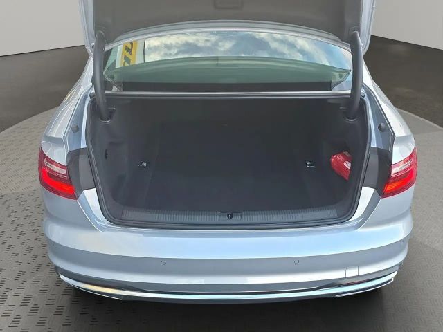 Audi A4 30 TDI Sedan