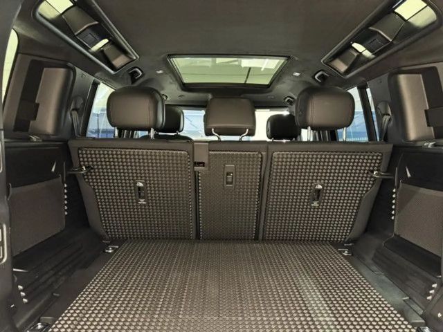 Land Rover Defender 110 Black Pack