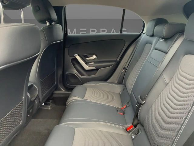 Mercedes-Benz A 180 A 180 d Progressive