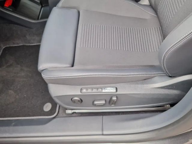 Ford Capri Premium RWD