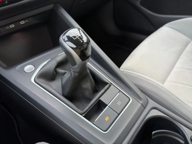 Volkswagen Golf Life Variant