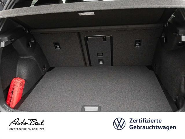 Volkswagen Golf 1.5 eTSI DSG Golf VIII R-Line