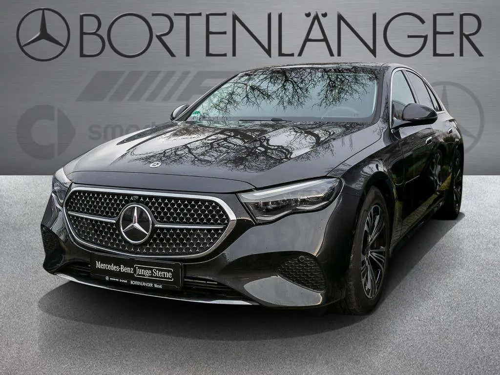 Mercedes-Benz E 200 AVANTGARDE Sedan