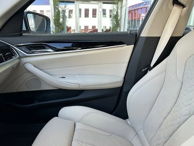 BMW 530 530e Touring