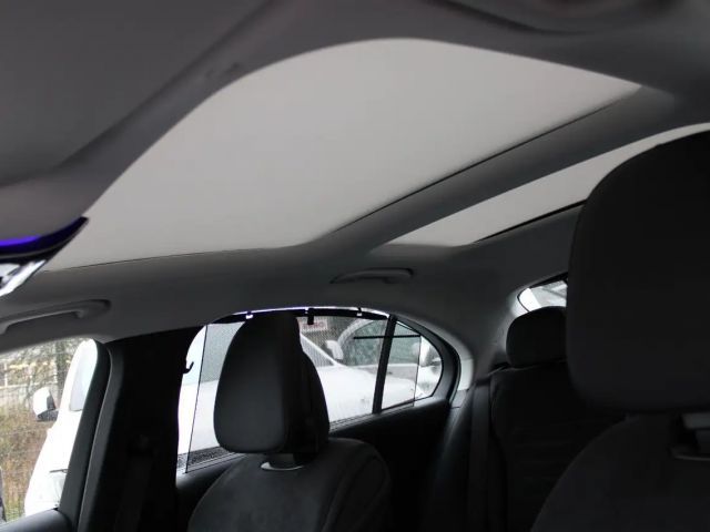 Mercedes-Benz C 200 AMG Line Sedan