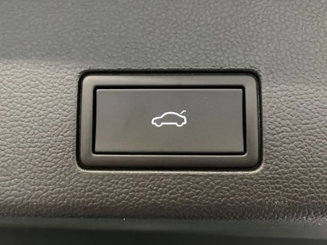 Volkswagen Golf 1.5 eTSI DSG R-Line Variant