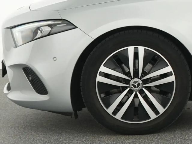 Mercedes-Benz A 180 Hatchback Luxury Line