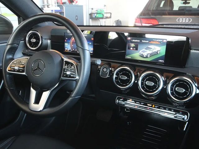 Mercedes-Benz A 250 A 250 e