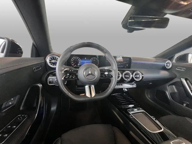 Mercedes-Benz CLA 200 AMG Line Coupé Premium