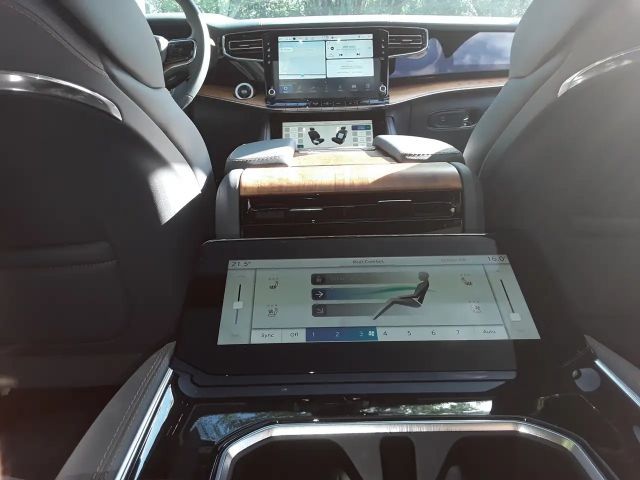 Jeep Wagoneer Series III