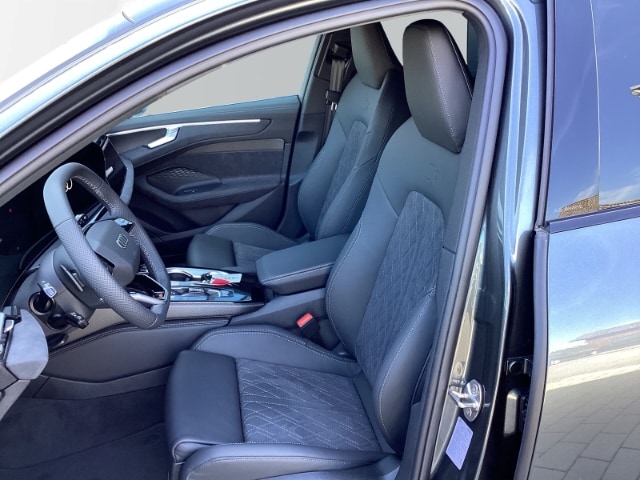 Audi A6 Avant Quattro S-Tronic