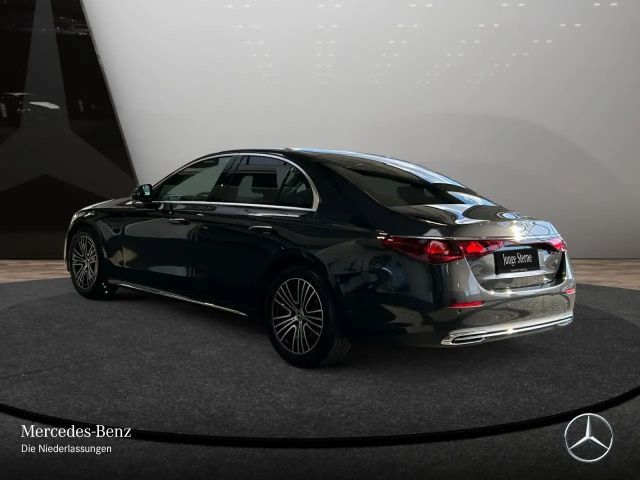 Mercedes-Benz E 200 Sedan