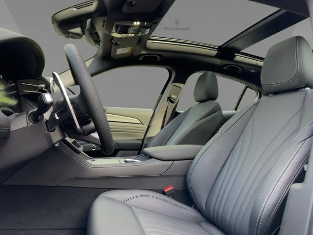 Maserati Grecale MY25 - 300PS - AWD - PANO - LED