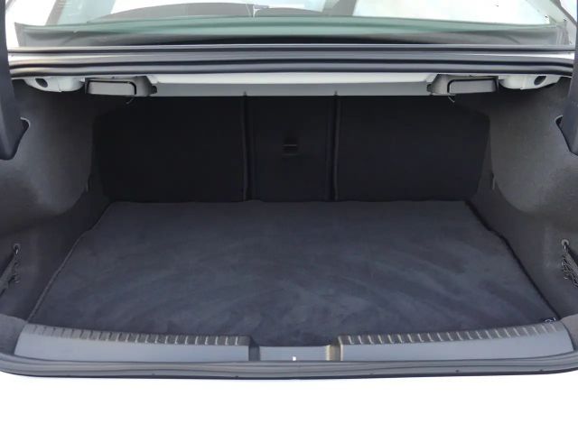 Mercedes-Benz CLA 180 Progressive Sedan