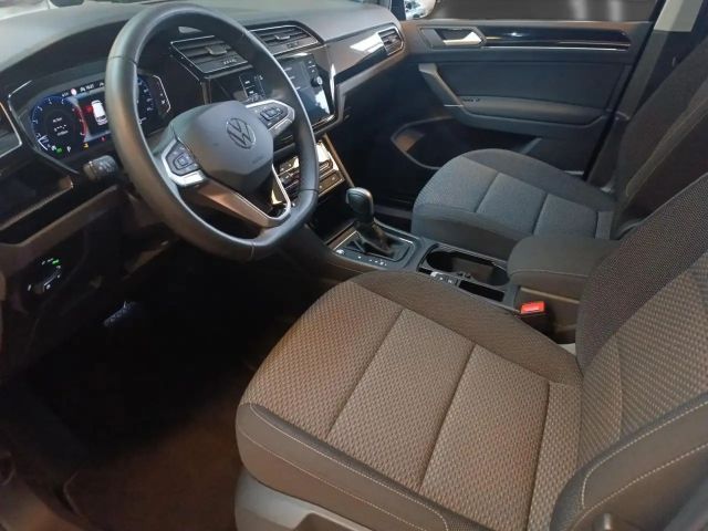 Volkswagen Touran 1.5 TSI DSG Pro R-Line