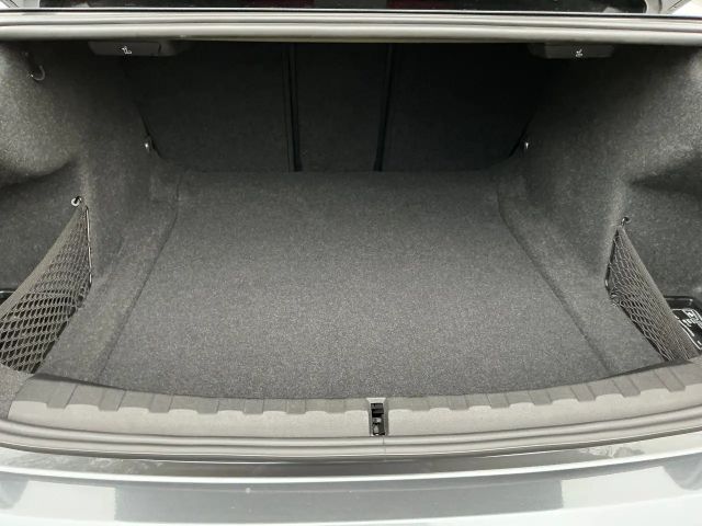 BMW 320 320i M-Sport Sedan