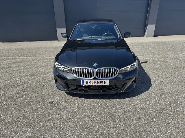 BMW 318 318i M-Sport Sedan