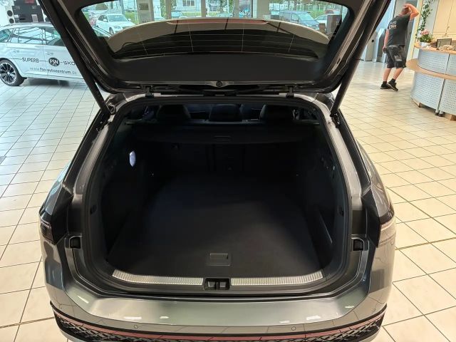 Volkswagen Passat 2.0 TDI IQ.Drive R-Line Variant