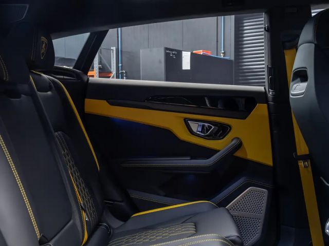 Lamborghini Urus Urus SE + B&W + Panorama + Massage seats + Ambient
