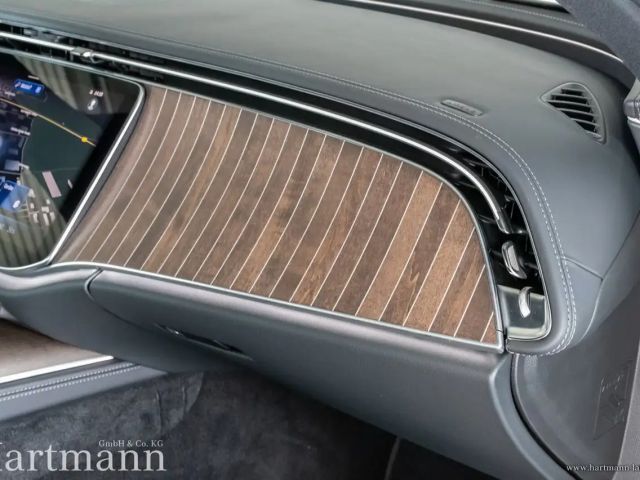 Mercedes-Benz E 200 AVANTGARDE Sedan